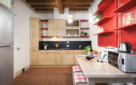 Villa Il Magnifico 10: Mueble, Cocina, Diseño De Interiores, Piso, Gabinetes, Aparato De Cocina, Madera, Estante, Estantería, Mostrador