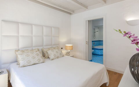 Villa Rossa 12: Cama, Habitación, Mueble, Lecho, Sábana, Diseño De Interiores, Suelo, Casa, Linos, Piso