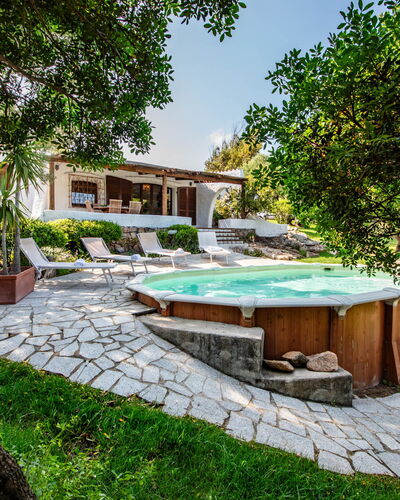 Villa Isa 6: Piscina, Recurso, Mueble, Mueble Para Exteriores, Jardín, Patio Interior, Eco Hotel, Silla, Sombra, Inmuebles