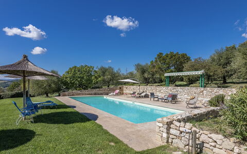 Villa le Logge 12: Azul, Jardín, Paisajismo, Inmuebles, Sombra, Piscina, Hacienda, Yarda, Casa De Campo, Patio Interior