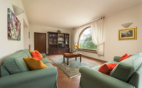 Fonte Pinella 8: Mueble, Diseño De Interiores, Sofá, Piso, Madera, Habitación, Suelo, Techo, Mesa, Sala