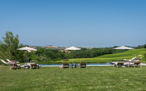 La Casa nei Vigneti 10: Pradera, Paisaje, Llanura, El Terreno Del Lote, Prado, Césped, Mueble Para Exteriores, Jardín, Pasto