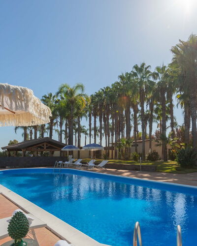 Villa Ingrid 12: Recurso, Sombra, Eco Hotel, Zona Tropical, Hotel, Mueble Para Exteriores, Ciudad De Vacaciones, Piscina