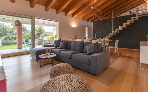 Villa Kimia 8: Diseño De Interiores, Mueble, Piso, Madera, Suelo, Sofá, Techo, Sala, Casa, Habitación