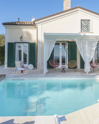 Villa Lucente 6+2: Piscina, Puerta, Inmuebles, Silla, Villa, Paisajismo, Casa De Campo, Recurso, Hacienda, Sombra