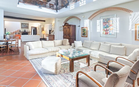 Tenuta Contessa Chiara 17: Mueble, Diseño De Interiores, Sofá, Piso, Suelo, Techo, Mesa, Sala, Habitación, Silla