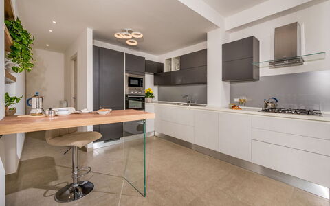 Dama dei Venti 6+2: Cocina, Mostrador, Aparato De Cocina, Mueble, Diseño De Interiores, Gabinetes, Piso, Electrodoméstico, Madera, Techo