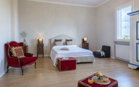 Villa Rustica 8: Mueble, Diseño De Interiores, Piso, Pared, Suelo, Madera, Habitación, Habitación, Cama, Techo