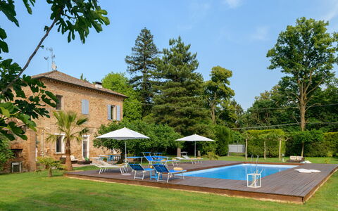 Villa Rustica 8: Piscina, Inmuebles, Jardín, Casa De Campo, Césped, Villa, Mueble Para Exteriores, Paisajismo, Hacienda, Cabaña