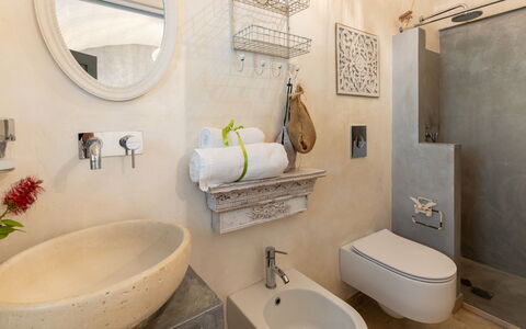 Pigreco 6+2: Arreglo De Tubería, Baño, Diseño De Interiores, Piso, Suelo, Asiento Del Baño, Lavabo Del Baño, Lavabo, Grifo, Mueble