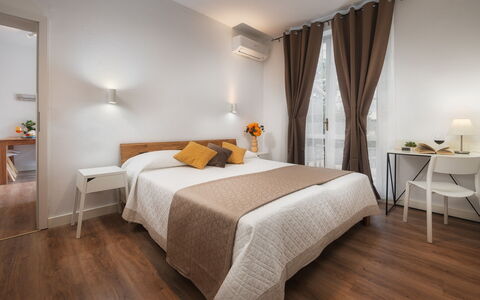 Villa Laconella 8+4: Diseño De Interiores, Mueble, Piso, Suelo, Habitación, Cama, Techo, Suelos De Madera, Casa, Habitación