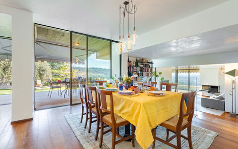 Villa degli Ulivi 8: Mueble, Diseño De Interiores, Piso, Comedor, Cocina Y Comedor Mesa, Silla, Techo, Mesa, Suelo, Habitación