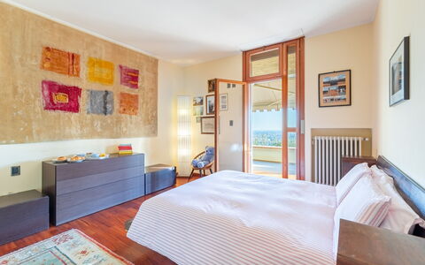 Villa degli Ulivi 8: Cama, Mueble, Diseño De Interiores, Piso, Suelo, Habitación, Pared, Madera, Sábana, Habitación