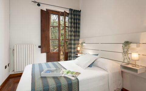 Villa Nikka 6: Madera, Mueble, Diseño De Interiores, Habitación, Cama, Casa, Linos, Habitación, Lecho, Sábana
