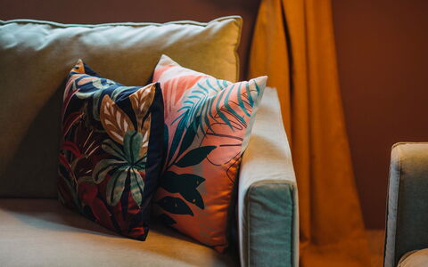 Villa Sumac 6: Amortiguar, Textil, Arrojar La Almohada, Naranja, Almohada, Rosado, Sala, Linos, Sofá, Diseño Floral