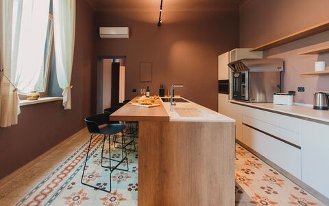 Villa Sumac 6: Diseño De Interiores, Piso, Mueble, Cocina, Mostrador, Suelo, Madera, Gabinetes, Casa, Lámpara