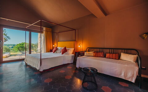 Villa Sumac 6: Mueble, Habitación, Cama, Suelo, Diseño De Interiores, Piso, Encendiendo, Sábana, Marco De La Cama, Lecho