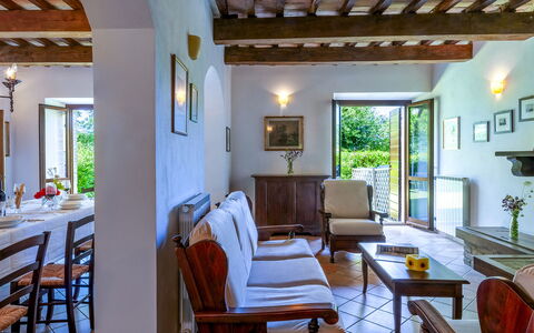 Villa Banci 8: Pared, Mueble, Silla, Planta De Casa, Maceta, Cocina Y Comedor Mesa, Recurso, Villa, Eco Hotel, Comedor
