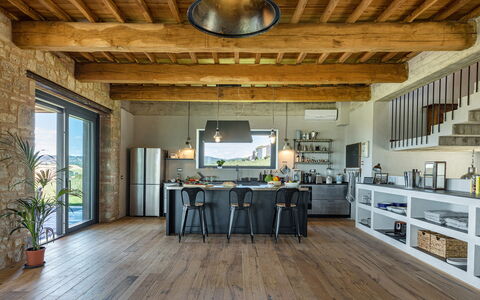 Casale the Place 6+2: Mueble, Madera, Diseño De Interiores, Piso, Cocina Y Comedor Mesa, Mesa, Cocina, Silla, Suelos De Madera, Techo