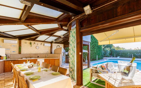 Villa Alais 8: Madera, Piso, Suelo, Diseño De Interiores, Recurso, Mueble, Piscina, Manchas De Madera, Techo, Eco Hotel