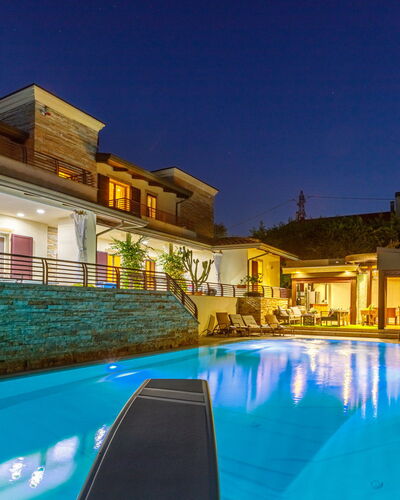 Villa Alais 8: Azul, Piscina, Noche, Barrio Residencial, Recurso, Encendiendo, Casa, Electricidad, Eco Hotel, La Iluminación Del Paisaje