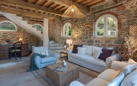 Villa Carlotta 8: Mueble, Diseño De Interiores, Piso, Sofá, Mesa, Silla, Techo, Suelo, Casa, Sala