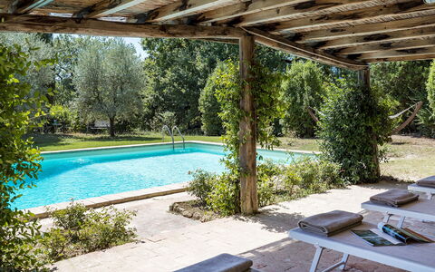 Casale le Querce di Cetona 8: Piscina, Mueble Para Exteriores, Recurso, Sombra, Patio Interior, Jardín, Eco Hotel, Hacienda, Estructura Al Aire Libre, Paisajismo