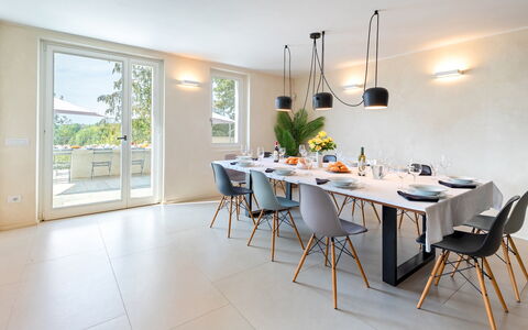 Villa Boemia 10: Mueble, Diseño De Interiores, Piso, Madera, Silla, Cocina Y Comedor Mesa, Comedor, Suelo, Mesa, Encendiendo