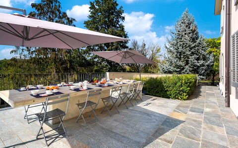 Villa Boemia 10: Mueble, Silla, Mueble Para Exteriores, Mesa, Mesa Al Aire Libre, Cocina Y Comedor Mesa, Sombra, Paraguas, Jardín, Patio