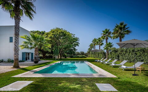 Casavento Puzziteddu 6: Azul, Árbol, Piscina, Recurso, Inmuebles, Césped, Jardín, Paisajismo, Eco Hotel