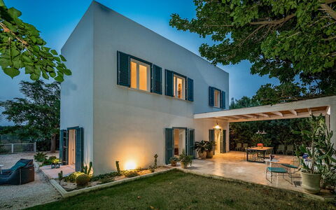 Casavento Puzziteddu 6: Edificio, Casa, Barrio Residencial, Casa, Fachada, Arquitectura, Puerta, Inmuebles, Sombra, Paisajismo