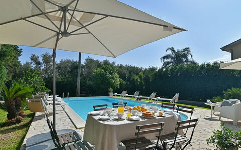 Villa Afrodite 8: Piscina, Paraguas, Mueble Para Exteriores, Mueble, Recurso, Silla, Sombra, Sunlounger, Eco Hotel, Hotel
