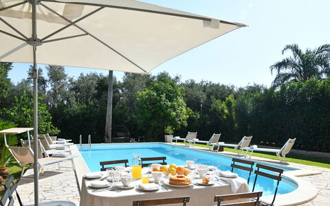Villa Afrodite 8: Piscina, Mueble, Paraguas, Mueble Para Exteriores, Recurso, Silla, Sunlounger, Sombra, Eco Hotel, Ocio