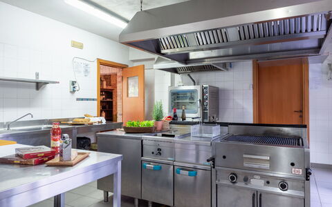I Lauri 12: Cocina, Aparato De Cocina, Mostrador, Electrodoméstico, Estufa De Cocina, Electrodoméstico, Gabinetes, Estufa, Estufa De Gas