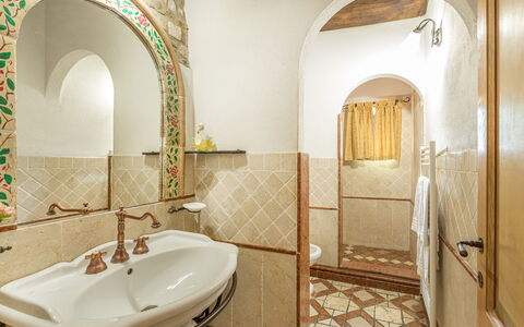 Residenza Collefiorito 26: Diseño De Interiores, Piso, Suelo, Techo, Arreglo De Tubería, Grifo, Plomería, Lavabo Del Baño, Loseta, Baño
