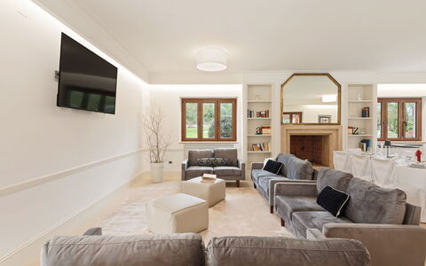 Tenuta Esdra 20: Mueble, Diseño De Interiores, Pared, Piso, Sofá, Suelo, Techo, Madera, Sala, Habitación
