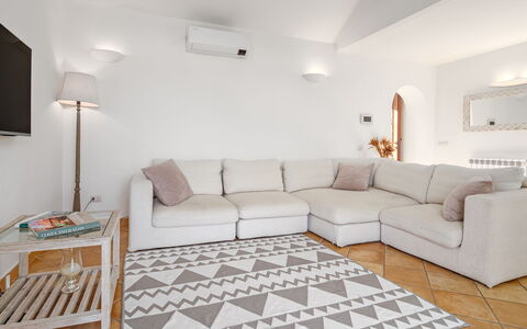 Villa la Marina 5+1: Mueble, Diseño De Interiores, Sofá, Piso, Suelo, Sala, Madera, Habitación, Casa