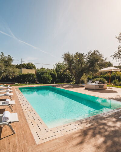 Trulli Biancapetra 8+2: Piscina, Recurso, Inmuebles, Mueble Para Exteriores, Eco Hotel, Hacienda, Jardín, Paisajismo, Sunlounger, Villa
