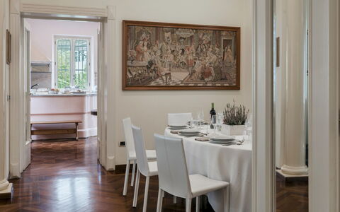 Villa Liberty Albisola 6+2: Mueble, Diseño De Interiores, Piso, Mesa, Madera, Suelo, Silla, Cocina Y Comedor Mesa, Comedor, Techo