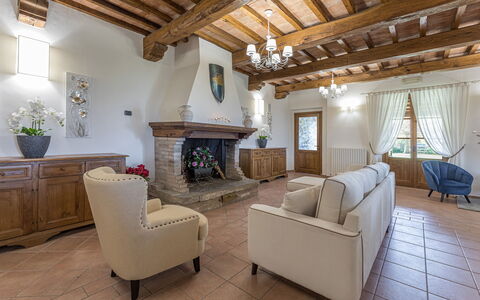 Tenuta Montiepoli 12+3: Mueble, Diseño De Interiores, Madera, Piso, Casa, Mesa, Encendiendo, Habitación, Sala, Suelo