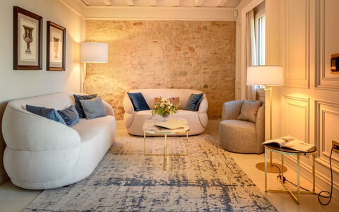 Santa Maria Maddalena 10: Mueble, Diseño De Interiores, Sofá, Pared, Piso, Sala, Suelo, Textil, Habitación, Encendiendo