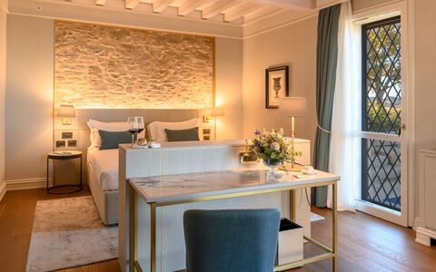 Santa Maria Maddalena 10: Diseño De Interiores, Mueble, Habitación, Techo, Piso, Textil, Suelo, Cama, Habitación, Encendiendo