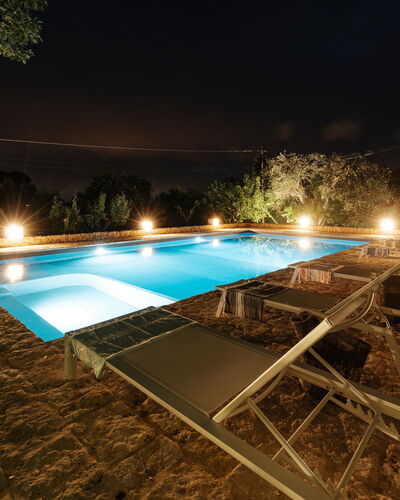 Villa Giari 8: Piscina, Recurso, Material Compuesto, Noche, Fuente De Agua, Eco Hotel, Ocio, Thermae, La Iluminación Del Paisaje, Mueble Para Exteriores