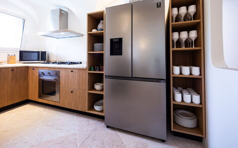 Villa Anga 10+1: Aparato De Cocina, Diseño De Interiores, Cocina, Electrodoméstico, Mueble, Madera, Piso, Gabinetes, Mostrador, Electrodoméstico