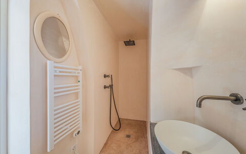 Borgo Dell'Agrumeto 8: Arreglo De Tubería, Piso, Suelo, Baño, Diseño De Interiores, Techo, Plomería, Habitación, Grifo, Baño