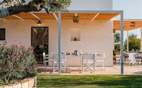 Borgo Dell'Agrumeto 8: Mueble, Mueble Para Exteriores, Silla, Mesa, Mesa Al Aire Libre, Cocina Y Comedor Mesa, Sombra, Porche, Patio, Estructura Al Aire Libre