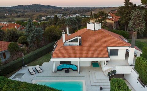 Villa Vae Victis 6: Techo, Barrio Residencial, Piscina, Casa, Casa, Inmuebles, Villa, Eco Hotel, Recurso, Diseño