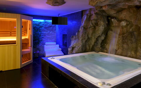 Villa Vae Victis 6: Recurso, Bañera, Hotel, Piscina, Jacuzzi, Arreglo De Tubería, Cama, Hotel Boutique