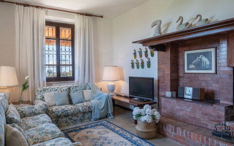 Villa ai Venti 8: Mueble, Diseño De Interiores, Sofá, Piso, Sala, Suelo, Mesa, Habitación, Casa, Encendiendo