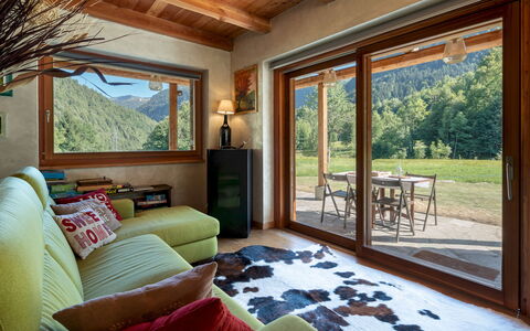 Chalet Walser 4+2: Mueble, Madera, Diseño De Interiores, Piso, Suelo, Casa, Habitación, Sala, Silla, Techo